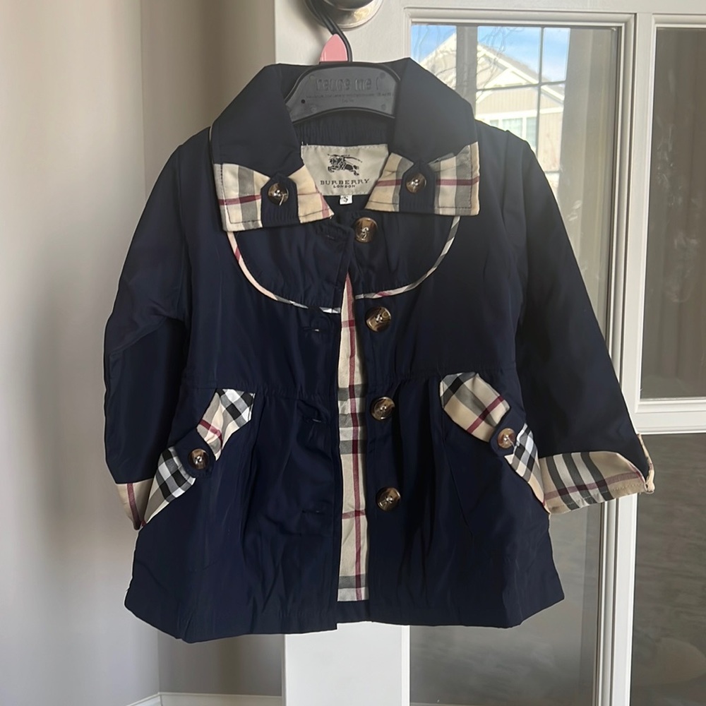 Beautiful Burberry baby girl coat 2-3 years